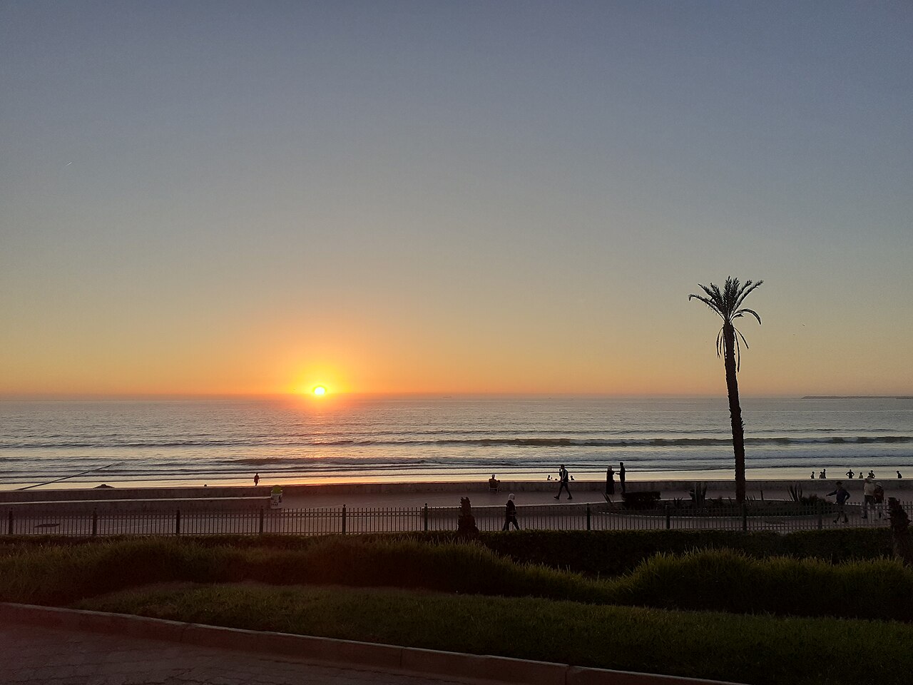Het strand bij de resortzone van Agadir