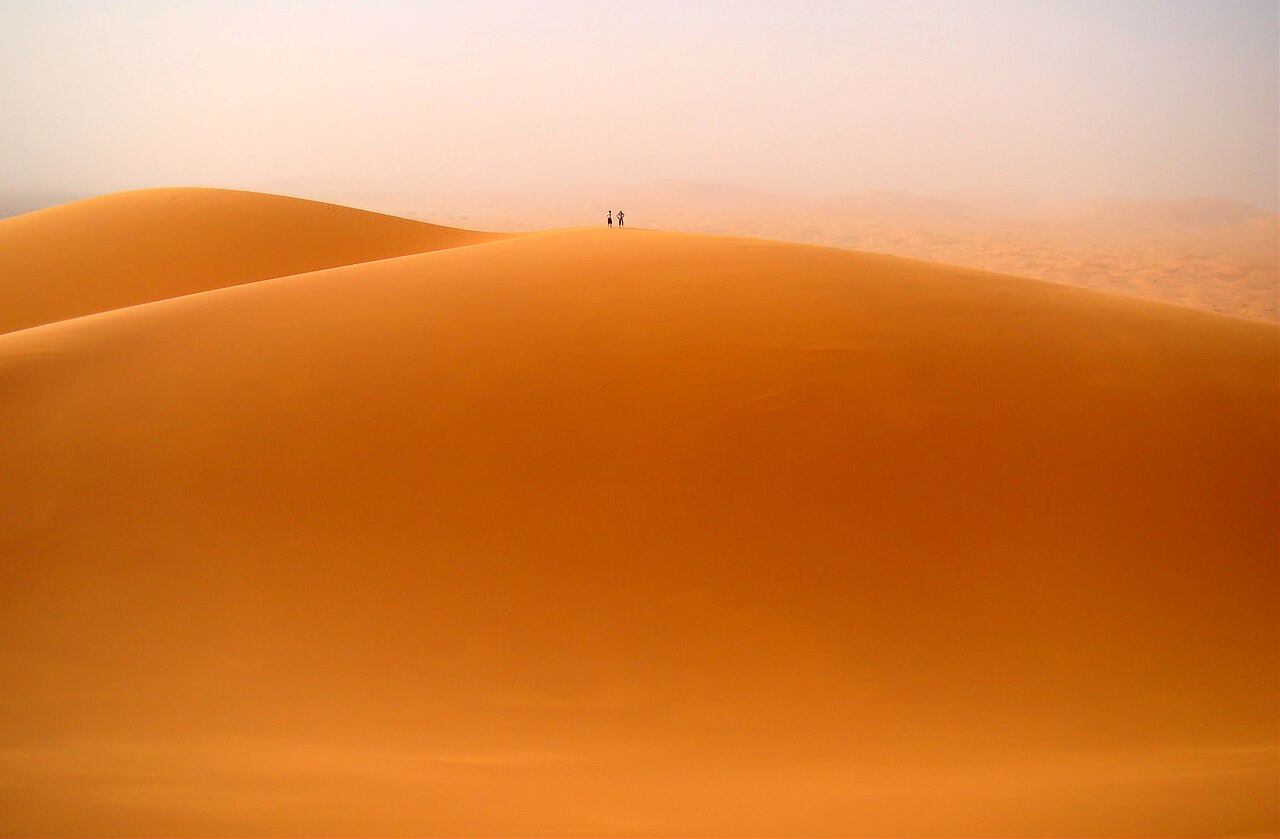 Grote duin van Merzouga, het silhouet bij Kasbah Aiour
