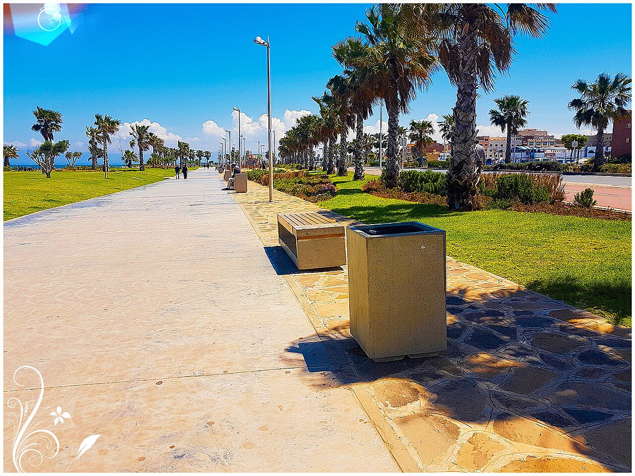 Corniche van Nador bij avond